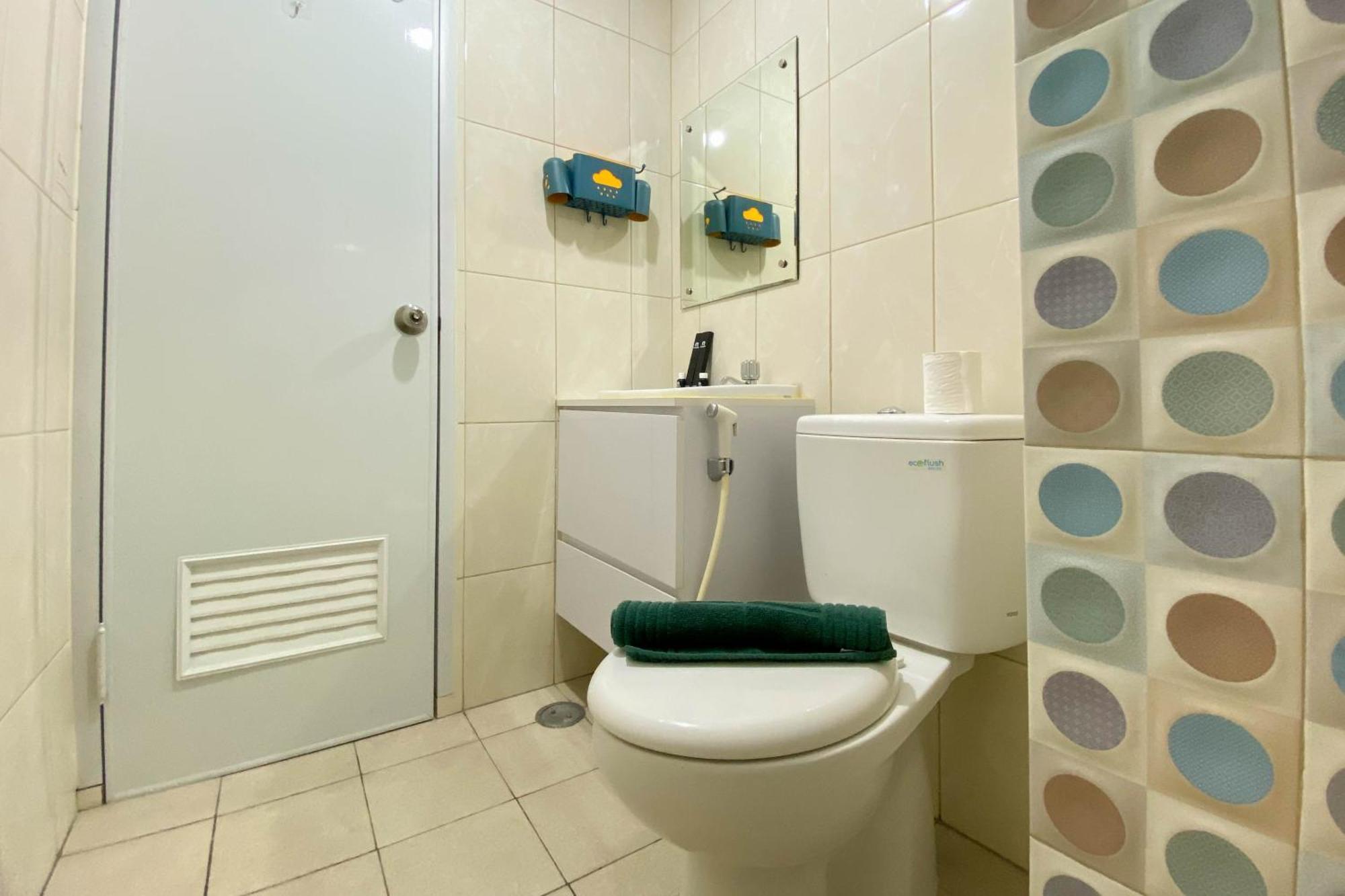 Homey And Comfort 2br At Springlake Summarecon By Travelio