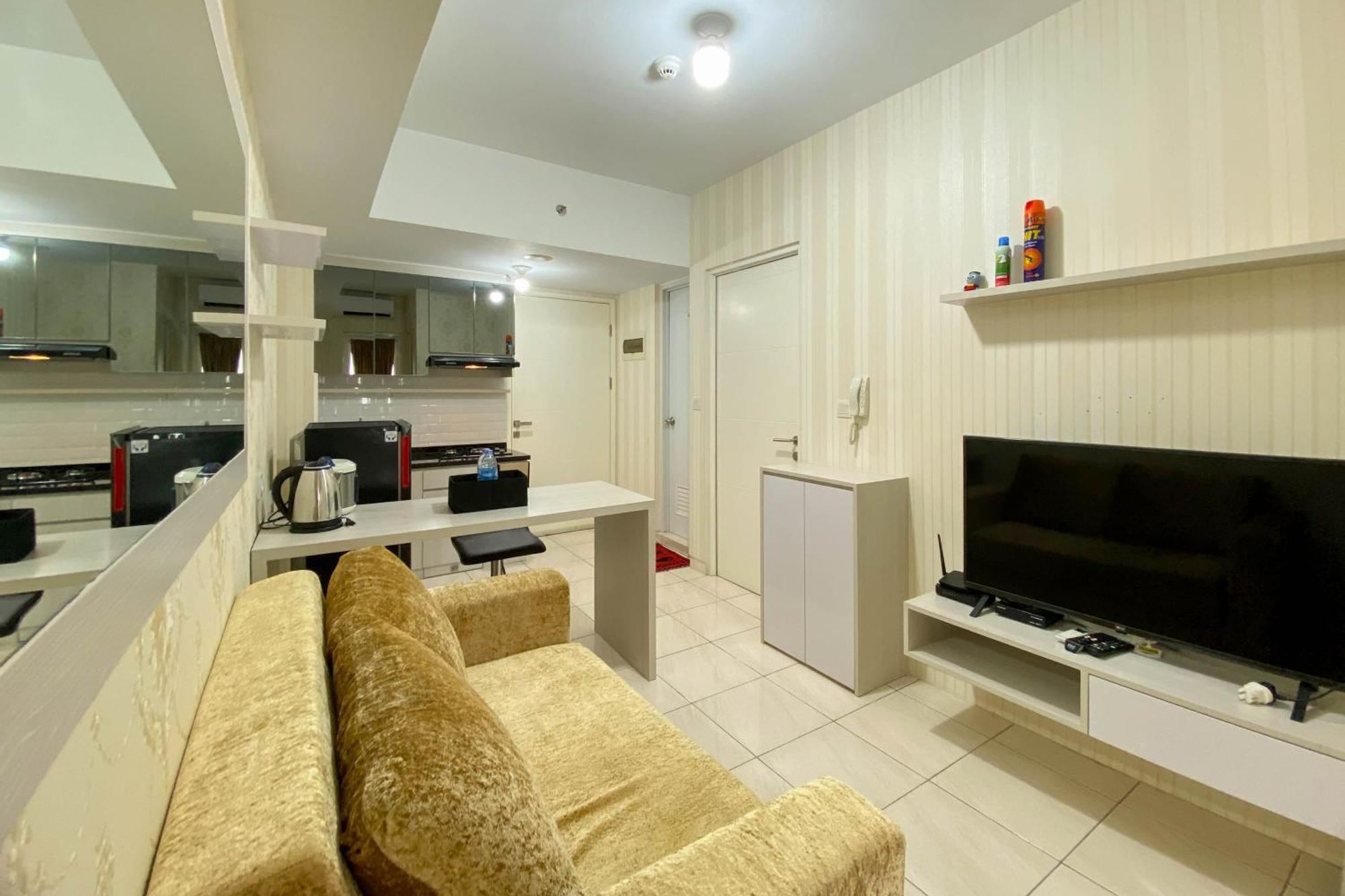 Apartemen Homey And Comfort 2br At Springlake Summarecon By Travelio